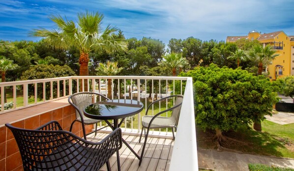 Outdoor dining - 141 - Totally Renovated 2-Bedroom Apartment, Shared pool & Garden (Benalmádena)