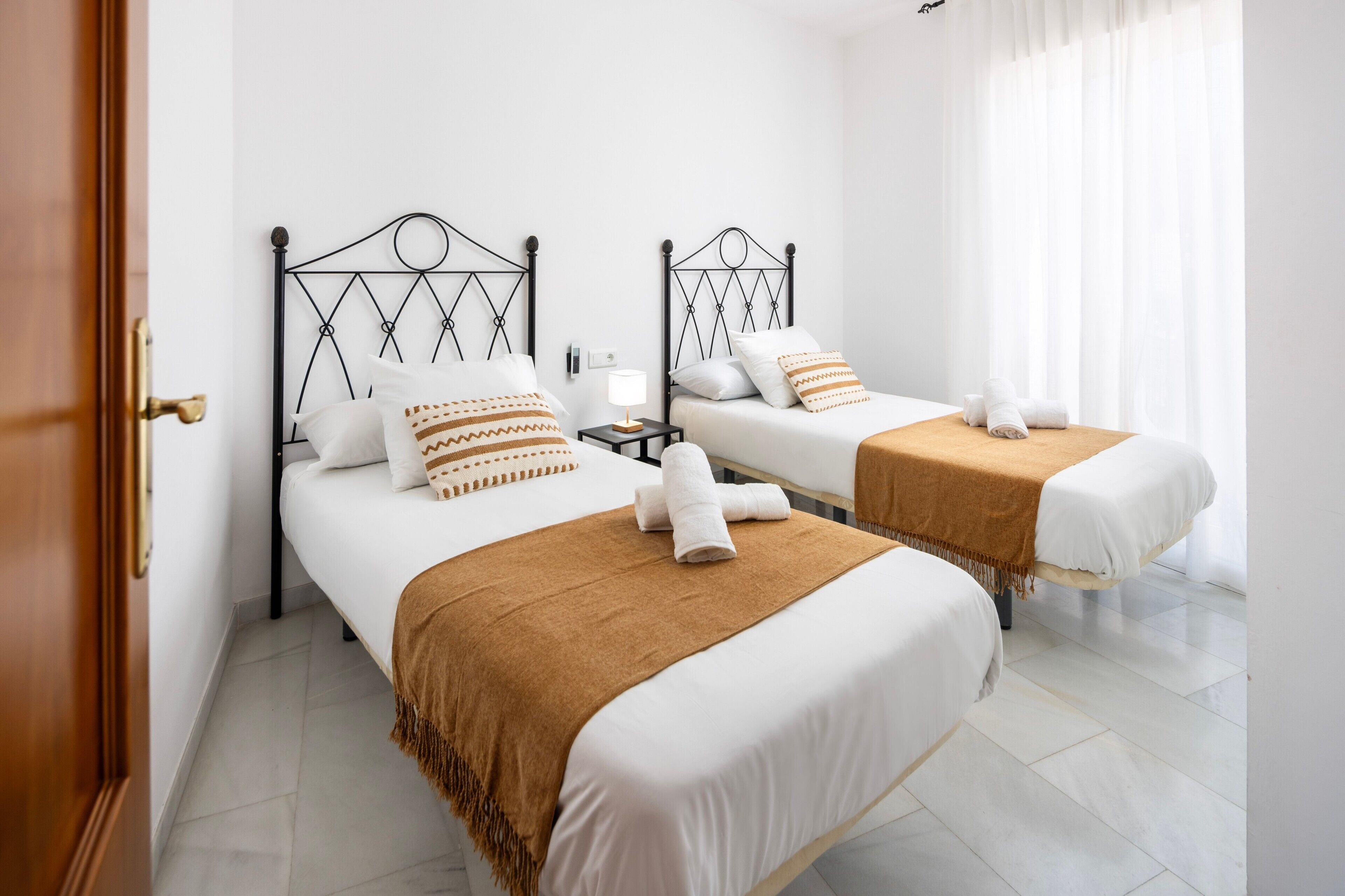 Iron/ironing board, WiFi, bed sheets