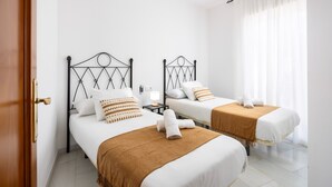 4 Schlafzimmer, Bügeleisen/Bügelbrett, WLAN, Bettwäsche