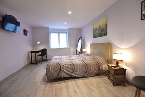 2 chambres, fer et planche à repasser, Wi-Fi, draps fournis