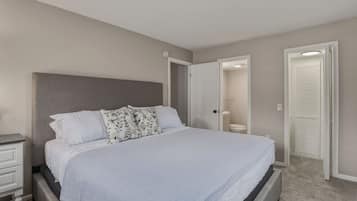 2 bedrooms, desk, iron/ironing board, travel crib