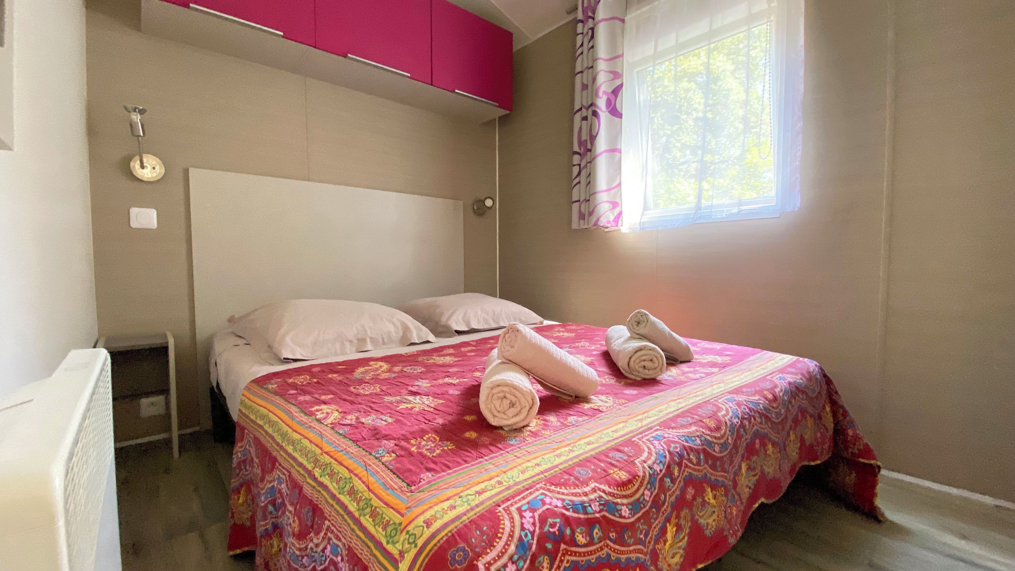 2 bedrooms, iron/ironing board, WiFi (free), bed sheets