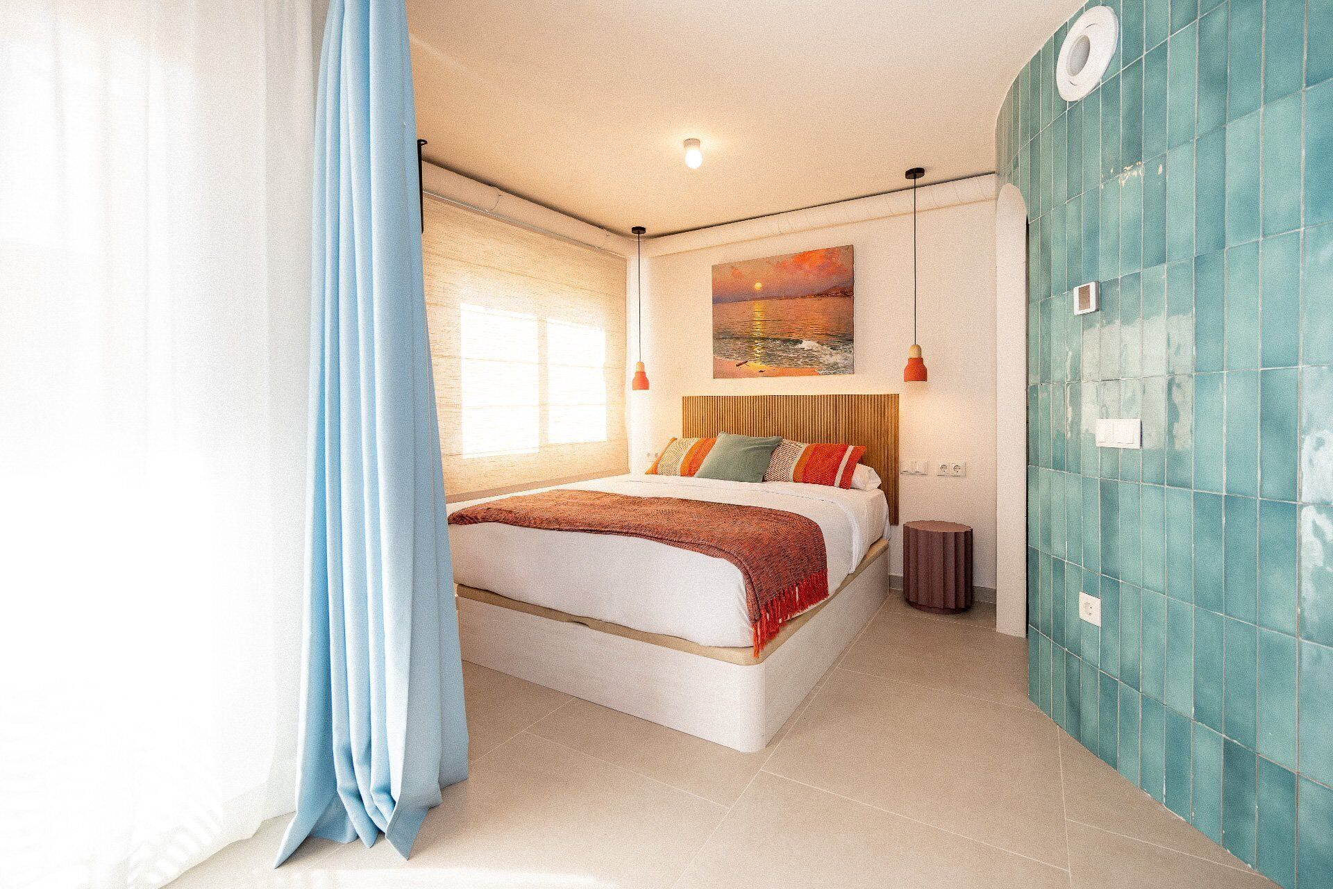 2 habitaciones, escritorio, tabla de planchar con plancha y internet 