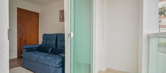 Apartamento c Varanda Perto da Ufjf e do Aeroporto