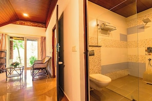 Deluxe Bungalow, Patio, Partial Lake View | Bathroom | Shower, towels, soap, shampoo