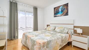 Iron/ironing board, WiFi, bed sheets