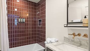 Inlet room 7 | Bathroom