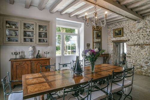 Chambre Marie-Antoinette, Suite de caractère, 40 m² et salon privatif