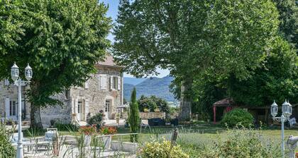 Chambre de la Tour — Suite médiévale, 40 m²
