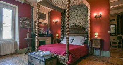 Chambre de la Tour — Suite médiévale, 40 m²