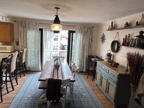 Dining - Hampton Beach Island Section Escape steps from the beach and the boardwalk (Hampton)