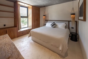 Tabla de planchar con plancha, wifi, ropa de cama