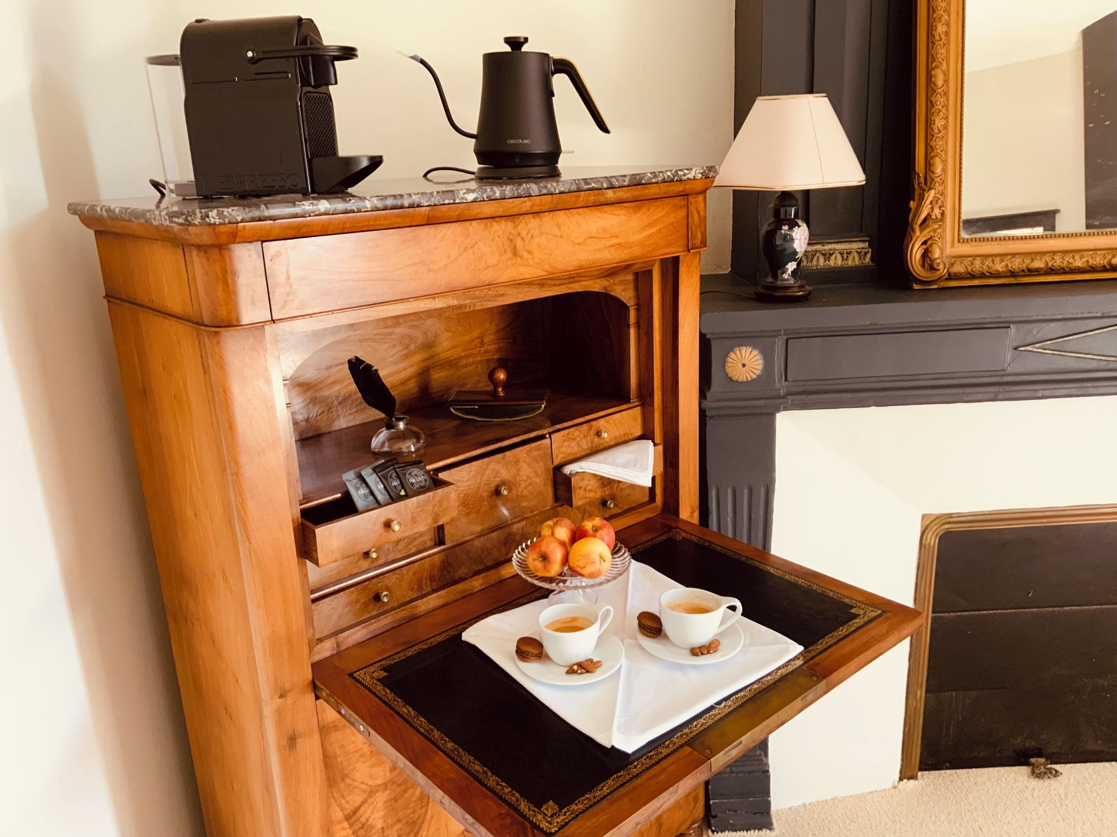 Deluxe Room, Garden View | Interior
