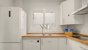 Coffee/tea maker, fridge, microwave, stovetop - Casa Mirador Information (Conil de la Frontera)