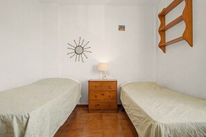 2 slaapkamers, een strijkplank/strijkijzer, wifi, beddengoed