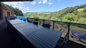 An outdoor dining area with a view of a forested valley. - Large house with garden and terrace in Lapoutroie (Lapoutroie)