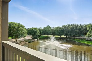 Property grounds - Houston Lakeside Living (Houston)