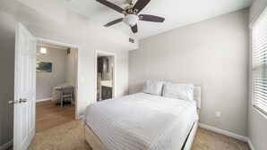 Unclassified image, 3 of 11, button - Houston Lakeside Living (Houston)