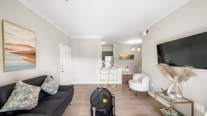 Unclassified image, 5 of 11, button - Houston Lakeside Living (Houston)