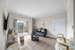 Living area - Houston Lakeside Living (Houston)