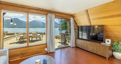 Woody Waterfront A-Frame Lakefront Home on Lake Quinault - Olympic National Park