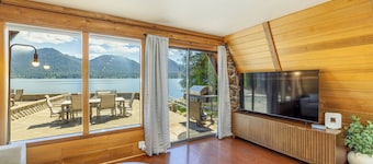 Woody Waterfront A-Frame Lakefront Home on Lake Quinault - Olympic National Park