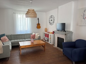 Living area - L'Escapade Minervoise, the ideal place to stay with family or friends (Laure-Minervois)