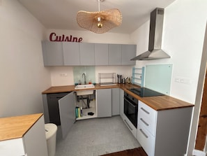 Private kitchen - L'Escapade Minervoise, the ideal place to stay with family or friends (Laure-Minervois)