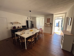 Dining - L'Escapade Minervoise, the ideal place to stay with family or friends (Laure-Minervois)