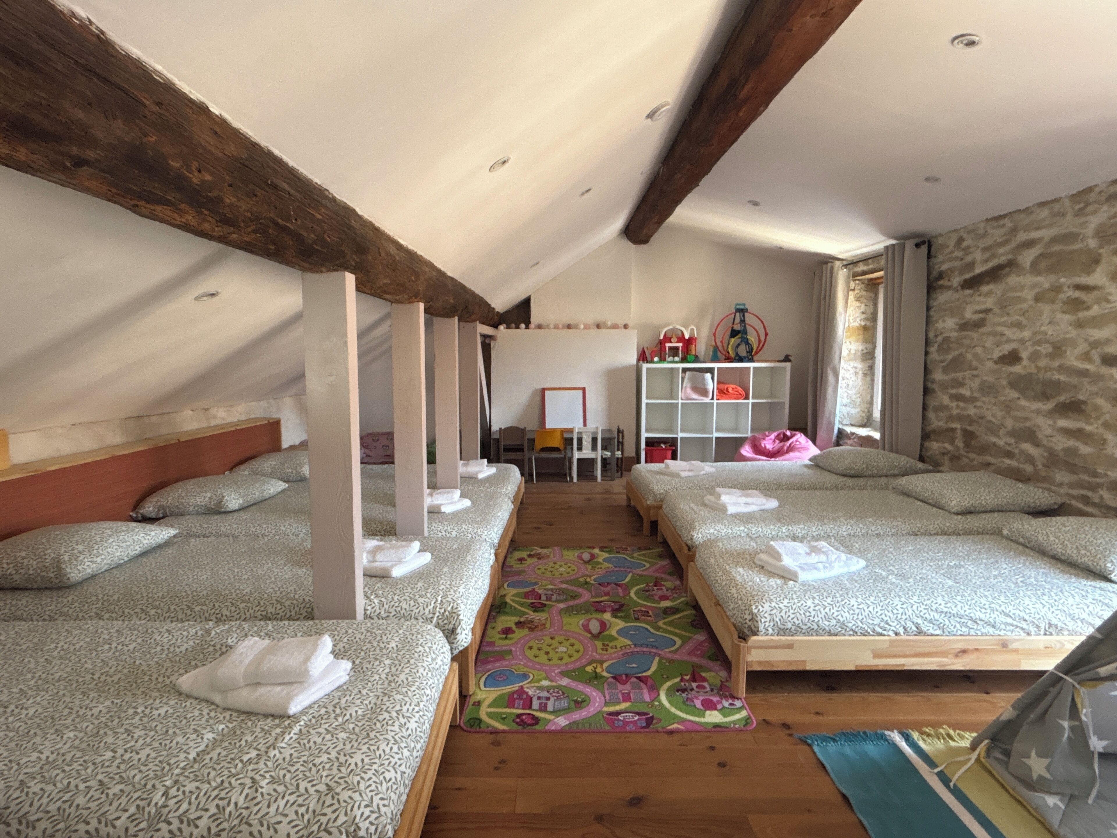 4 bedrooms, iron/ironing board, free WiFi, bed sheets