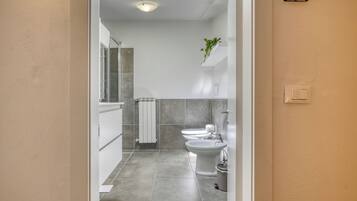 Apartment | Bathroom