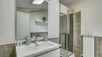 Apartment | Bathroom