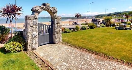 Beach Cottage - Three Bedroom Cottage, Sleeps 5