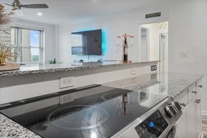 Private kitchen - 15th Floor Cozy Condo - Downtown Atlanta (Atlanta)