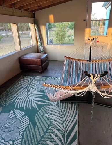 4-bedroom 5 acres lake cottage home in quaint Zolfo Springs with AC & Internet