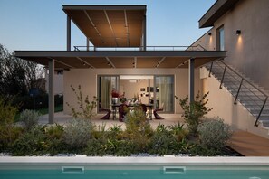 Outdoor dining - Villa Puerto de Luz (Vodnjan)