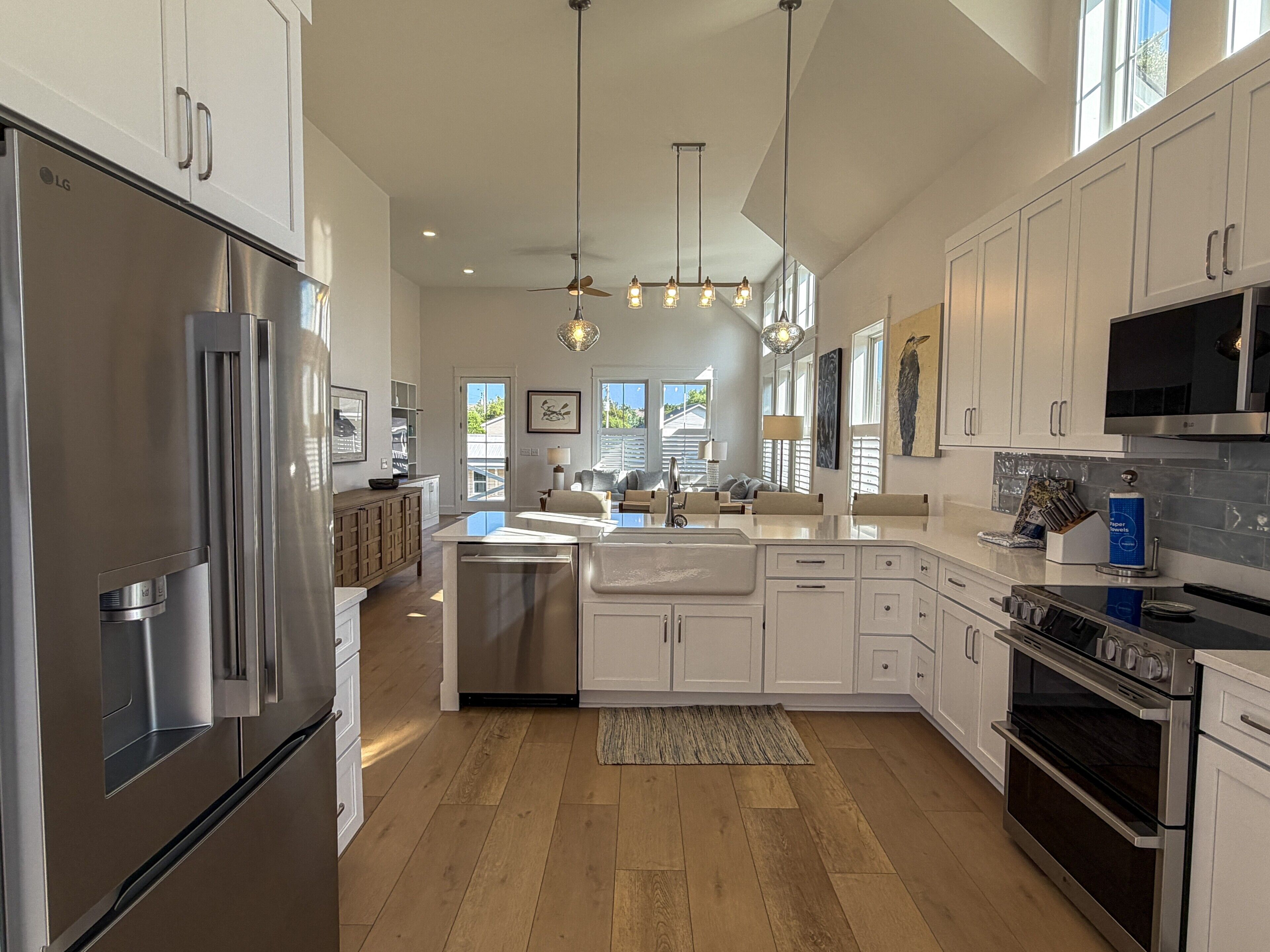Kitchen (alternate view)