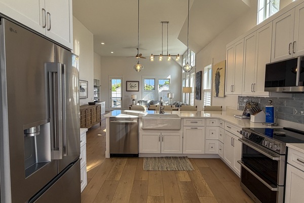 Kitchen (alternate view)