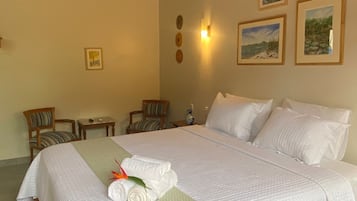 Quarto casal luxo, vista para o jardim | Wi-Fi de cortesia