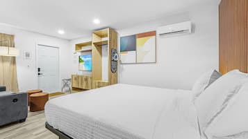 Suite estudio Confort | Caja de seguridad en la habitación y escritorio