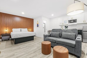 Comfort Studio Suite | In-room safe, desk, iron/ironing board, free WiFi - Veras Inn & Suites (Fort Myers)
