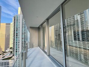 Property grounds - Luxury Condo in Aston Martin Residences (Miami)
