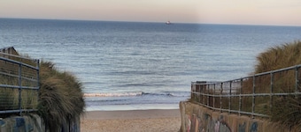 Sea Palling 2 bed /2 Bath Beach Apartment Sleeps 4