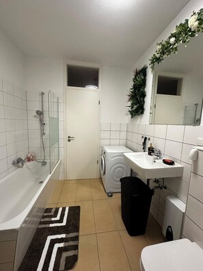 Bathroom - Vrbo Property (Bremen)