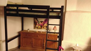 1 多间卧室、床单