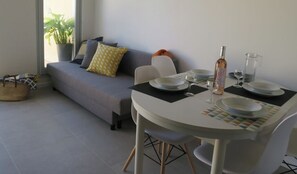 Dining - Duplex 40m2 T3 large south-facing terrace 2bed, (Hyères)