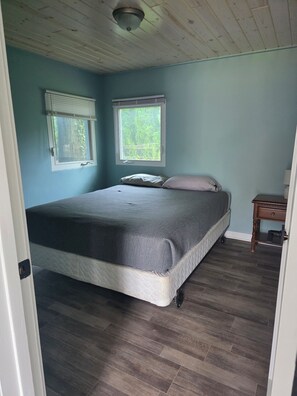 Room - Delightful 2-bedroom cottage with AC in Ludington (Ludington)
