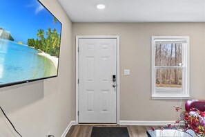 Interior - 4 bedroom 2 bath home in the center for Roxboro (Roxboro)