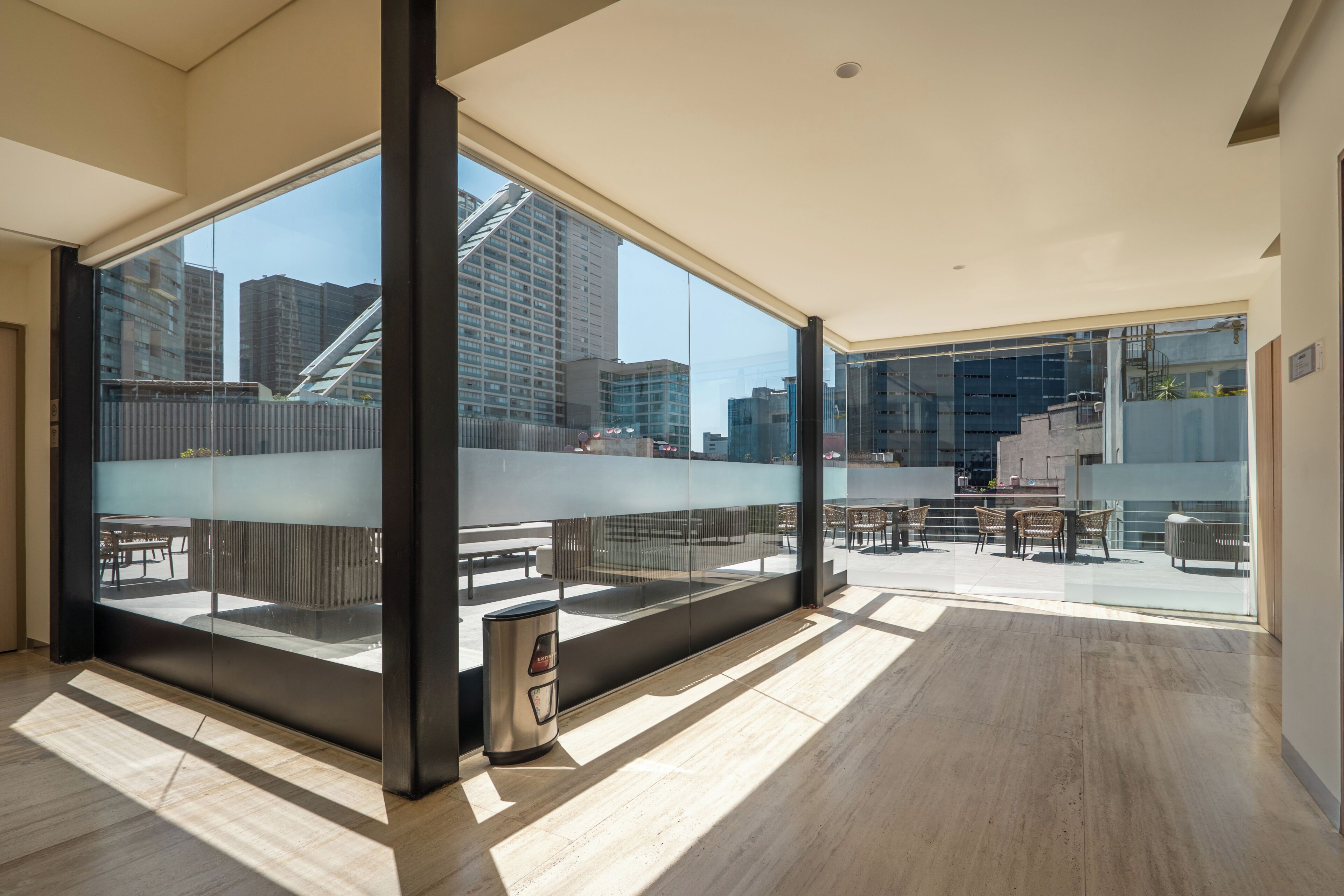 Departamento clásico, balcón, vista a la ciudad | Interior