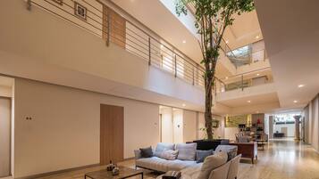 Departamento clásico, balcón, vista a la ciudad | Lobby